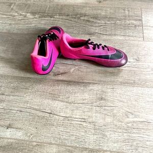 Nike Girls Soccer Cleat - Hot pink/Black 13c